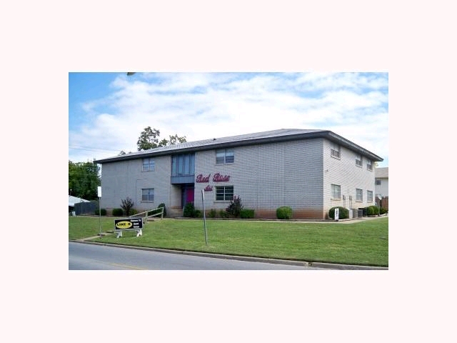 Red Rose Apartments in Oklahoma City, OK - Building Photo