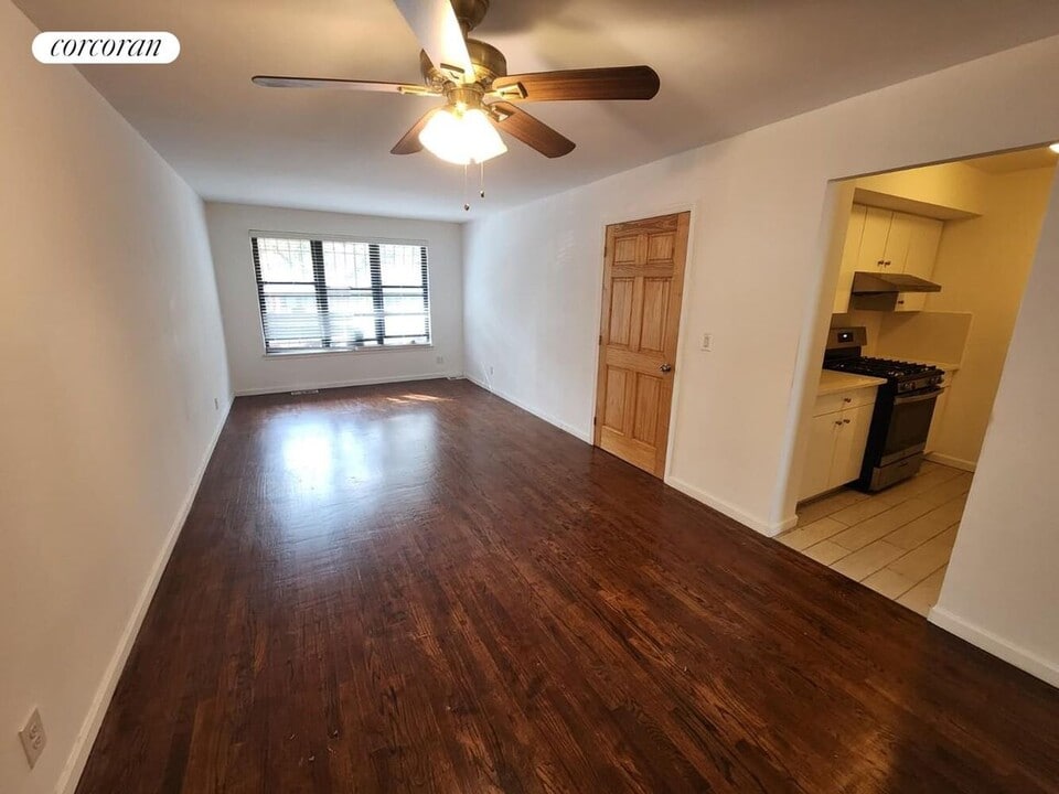 1067 DeKalb Ave in Brooklyn, NY - Building Photo