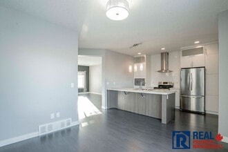 8734-8772 Avenuekey 46 in Grande Prairie, AB - Building Photo - Building Photo