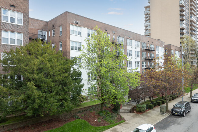 Crosley Terrace in Fort Lee, NJ - Building Photo - Building Photo