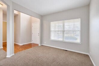 2310 Shiloh Dr in Aurora, IL - Building Photo - Building Photo