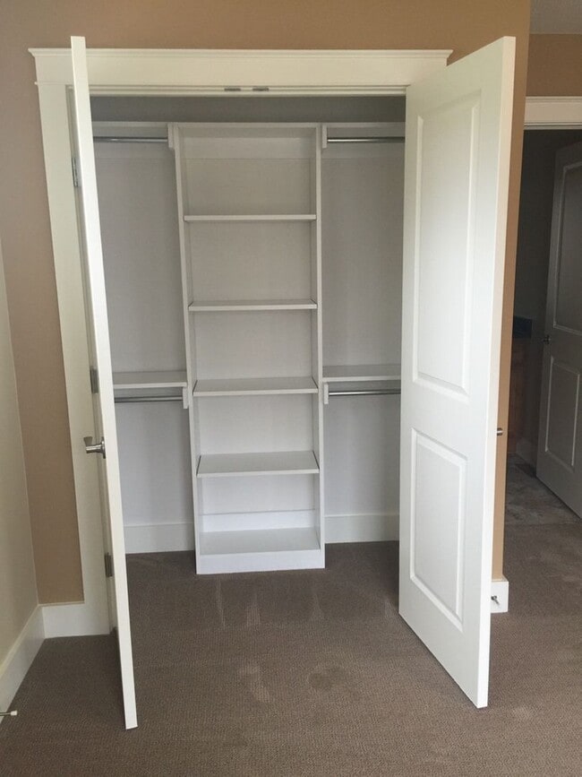 property at 2967 Creekside Ct