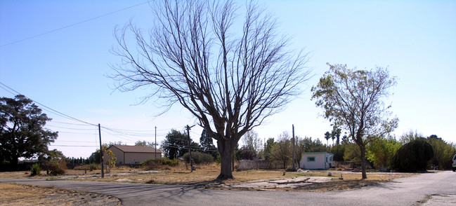 4535-4549 Olive Ave in Fairfield, CA - Foto de edificio - Building Photo