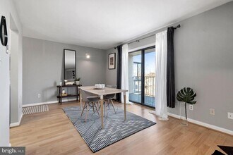 3217 Wisconsin Ave, Unit 4D in Washington, DC - Building Photo - Building Photo