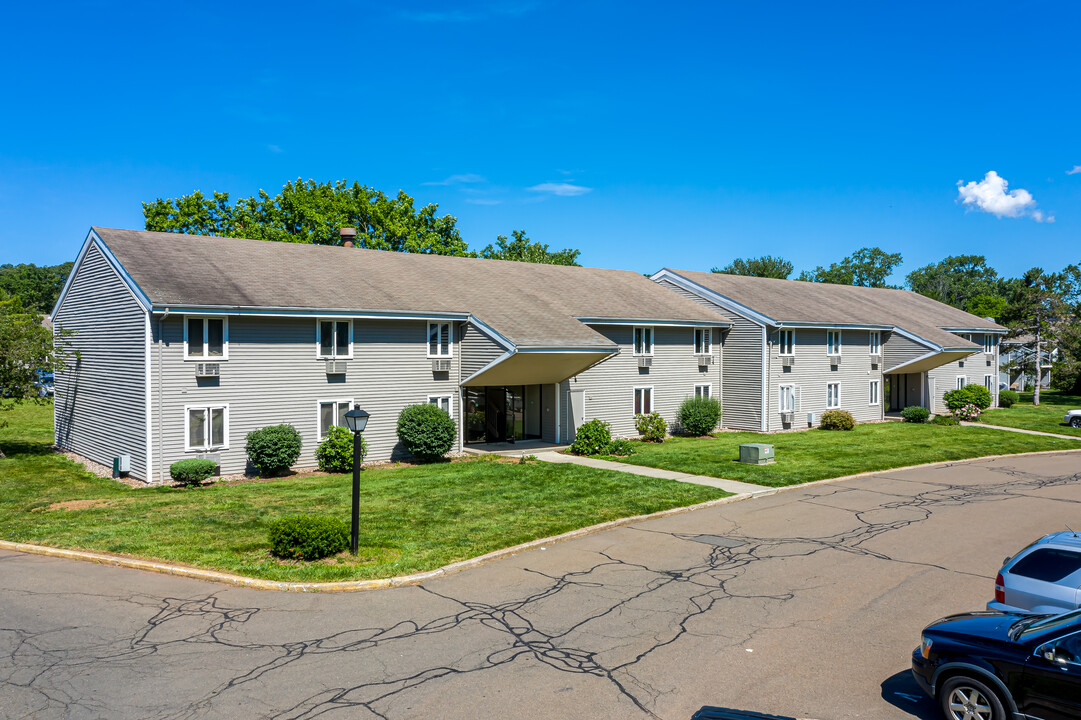 Branford Hills Apartments in Branford, CT - Foto de edificio