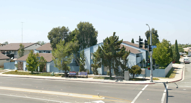 El Mesa Grande Apartments in San Diego, CA - Foto de edificio - Building Photo