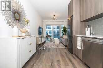 7439 Kingston Rd in Toronto, ON - Building Photo - Building Photo