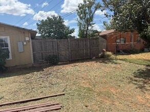 912 W 36th St in Odessa, TX - Foto de edificio - Building Photo