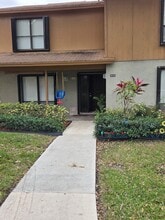 810 Sandtree Dr in Palm Beach Gardens, FL - Building Photo - Building Photo