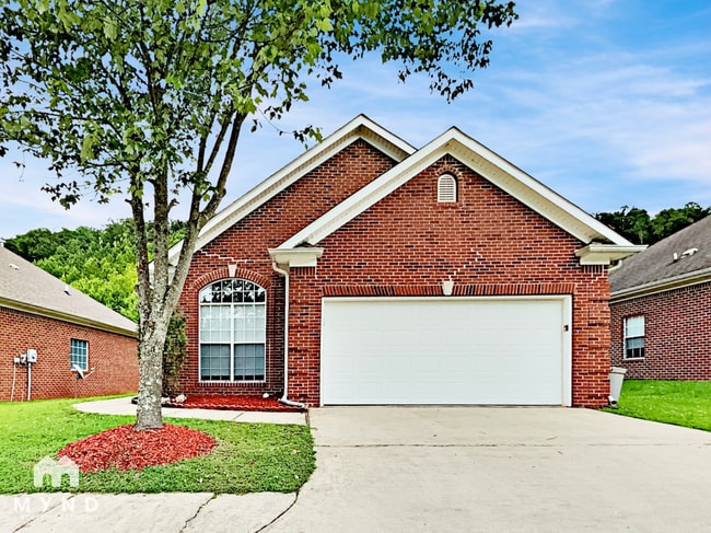 property at 1135 Castlemaine Dr