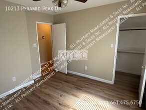 10213 Pyramid Peak Dr in Bakersfield, CA - Building Photo - Building Photo