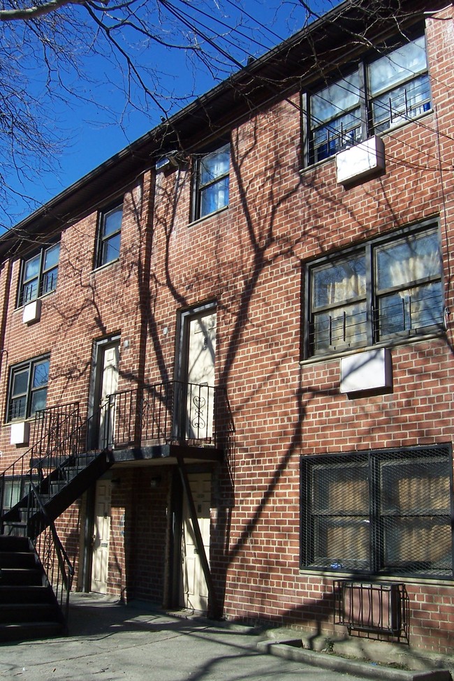 New Central Manor in Far Rockaway, NY - Building Photo - Building Photo