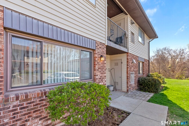 140 Thompson St in East Haven, CT - Building Photo - Building Photo