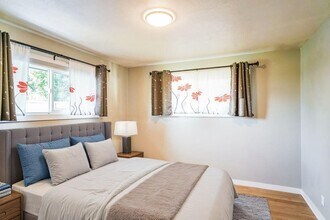 8127 NE Beech St in Portland, OR - Building Photo - Building Photo