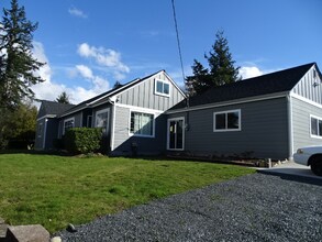 2012 Lakeway Dr in Bellingham, WA - Foto de edificio - Building Photo
