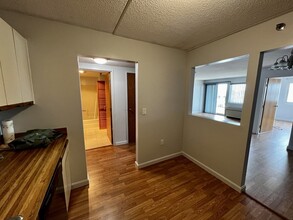 200 Cove Way, Unit 205 in Quincy, MA - Foto de edificio - Building Photo