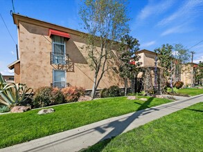 16229 Woodruff Ave, Unit 44 in Bellflower, CA - Building Photo - Building Photo