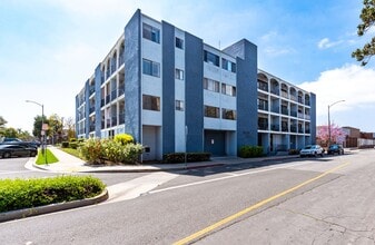 4595 California Ave in Long Beach, CA - Building Photo - Building Photo