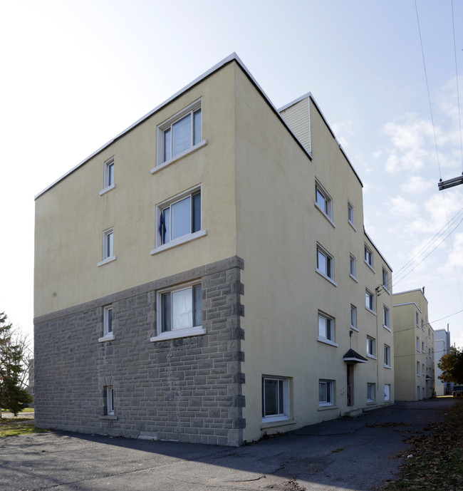 Evergreen Apartments in Ottawa, ON - Building Photo - Building Photo