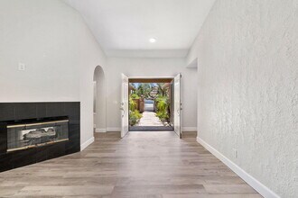 39495 Regency Way in Palm Desert, CA - Building Photo - Building Photo