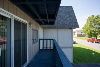 Wellington Manor Apartments in Liverpool, NY - Building Photo - Building Photo