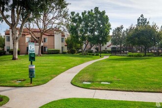 1706 Sinaloa Rd, Unit 211 in Simi Valley, CA - Foto de edificio - Building Photo