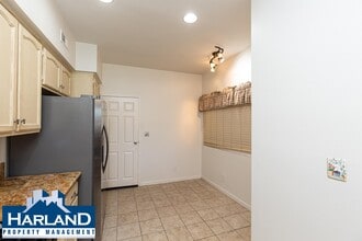 3882 Creststone Pl in San Diego, CA - Foto de edificio - Building Photo