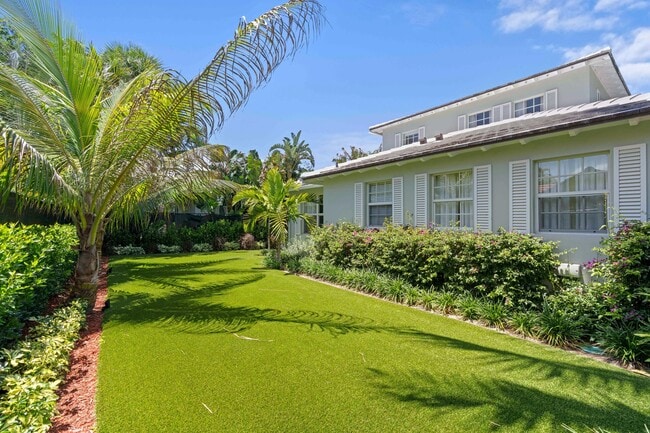 1554 N Ocean Way in Palm Beach, FL - Building Photo - Building Photo