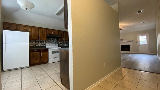1109 Falconcrest Ct in Arlington, TX - Building Photo - Building Photo