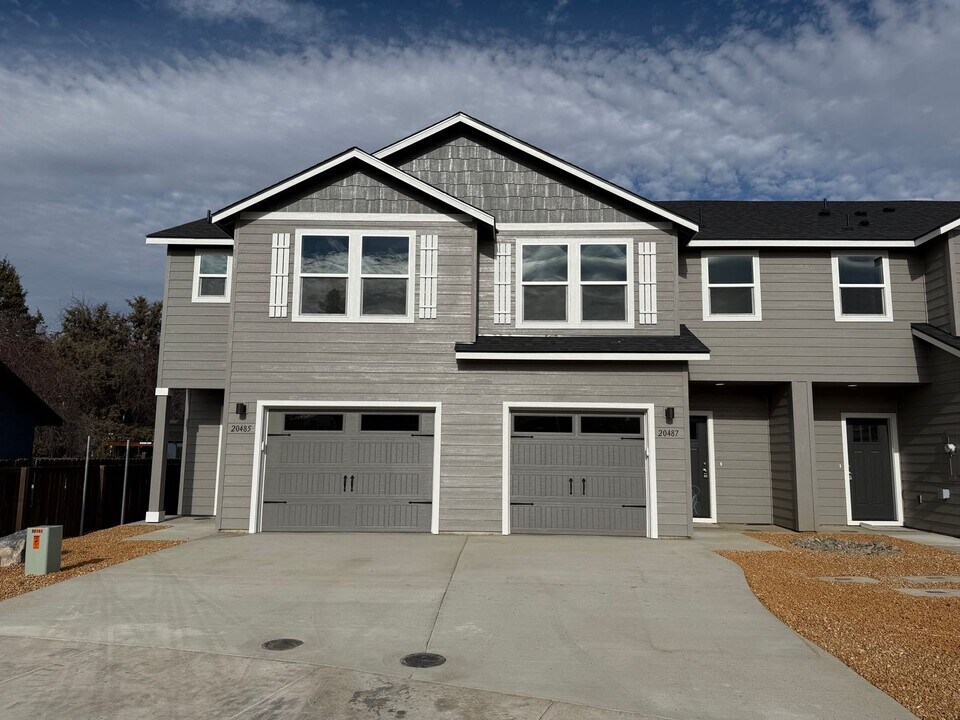 20485 Bard Ct in Bend, OR - Building Photo
