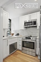 160 E 48th St-Unit -7G in New York, NY - Building Photo - Building Photo