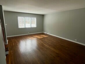 1332 Greenwillow Ln in Glenview, IL - Building Photo - Building Photo