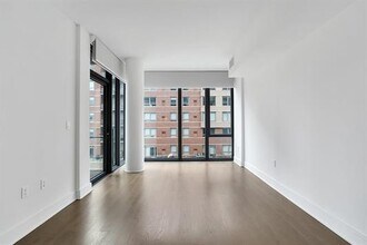 9 Ave At Port Imperial in West New York, NJ - Foto de edificio - Building Photo