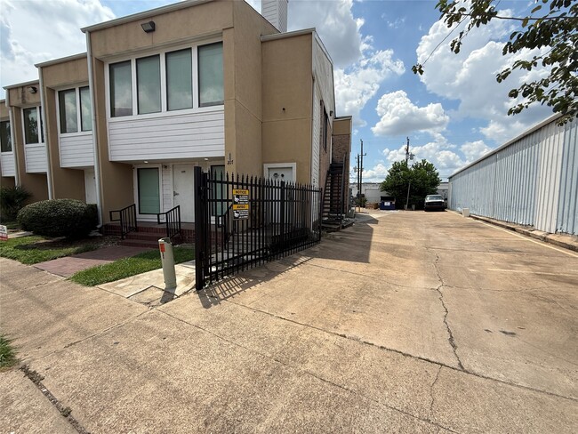2724 Crossview Dr