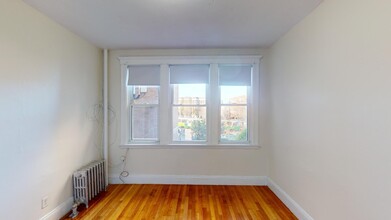 1634 Commonwealth Ave, Unit 4 in Boston, MA - Building Photo - Building Photo