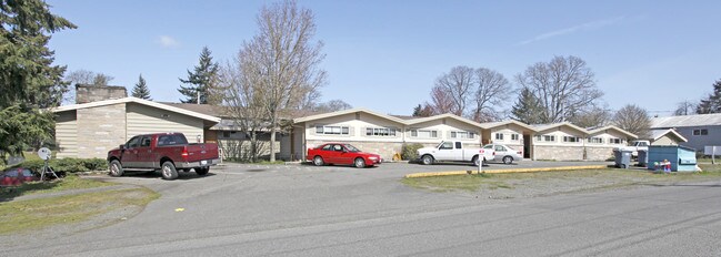 Colonial Court Apartments in Lakewood, WA - Building Photo - Building Photo
