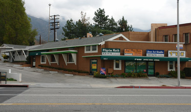 3051-3055 3/4 Foothill Blvd in La Crescenta, CA - Building Photo - Building Photo