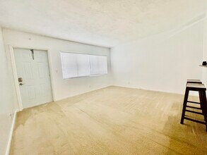 2304 Lake Osborne Dr-Unit -8 in Lake Worth, FL - Building Photo - Building Photo