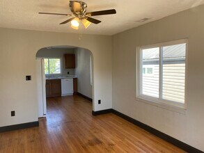 4814 Tennessee St, Unit B in South Charleston, WV - Building Photo - Building Photo