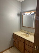 104 W South St, Unit 104 in Williamsburg, IA - Foto de edificio - Building Photo