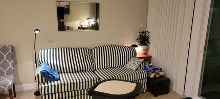 100 Kerr Pky in Lake Oswego, OR - Foto de edificio - Building Photo