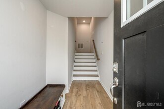 4 Wembley Wy in Tinton Falls, NJ - Building Photo - Building Photo