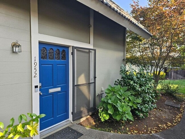 property at 1952 Silverwood Ave