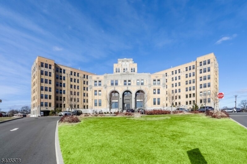 520 Belleville Ave in Belleville, NJ - Foto de edificio