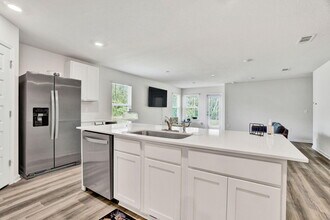 535 Mary Lou Way in Crestview, FL - Building Photo - Building Photo