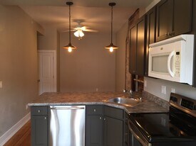 219 5th St, Unit 201 in West Des Moines, IA - Building Photo