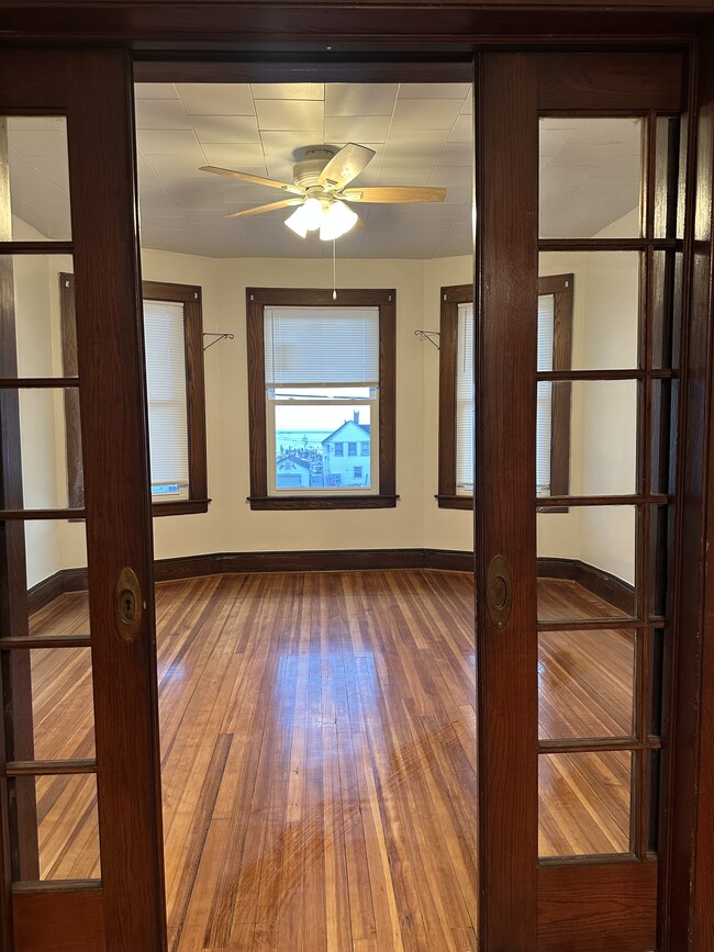 368 Seaview Ave, Unit 2nd floor