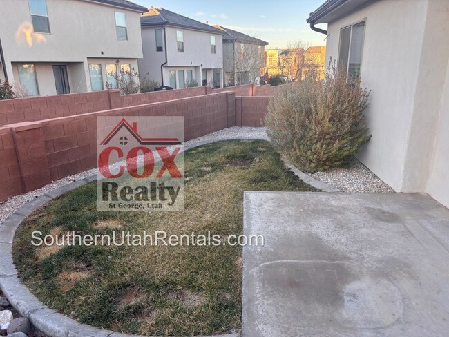 3144 E Sky Rim Wy in Saint George, UT - Building Photo - Building Photo