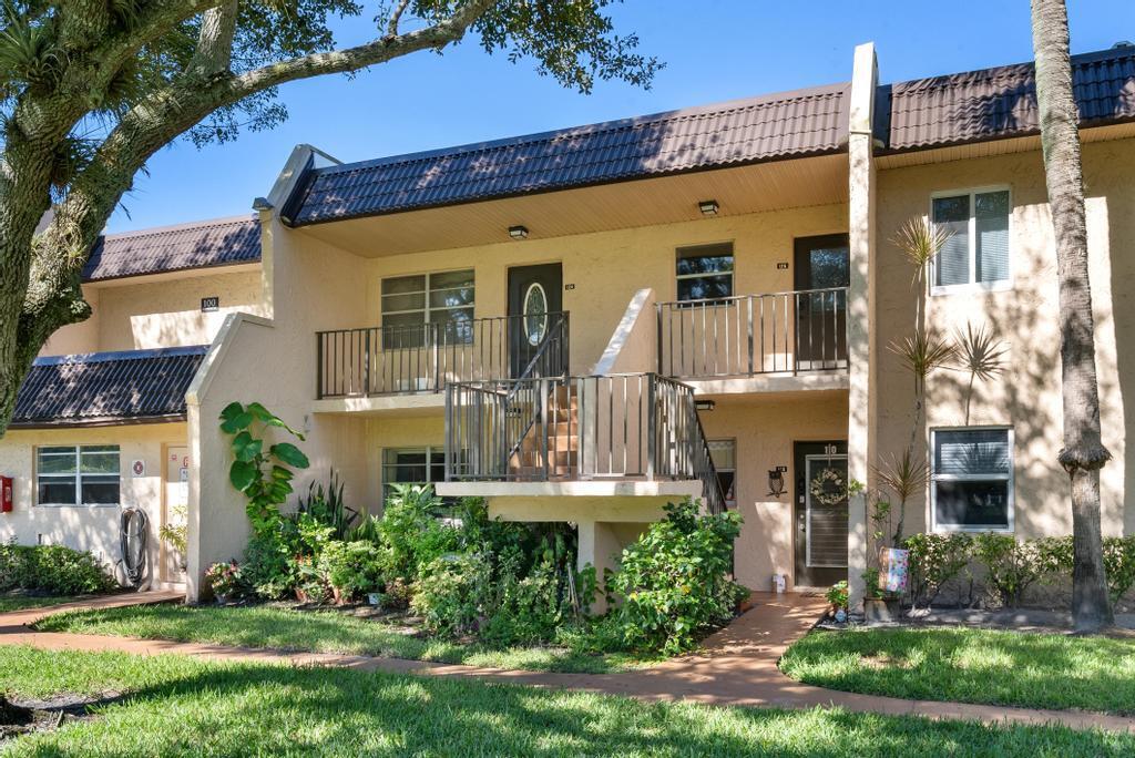 124 Lake Constance Dr in West Palm Beach, FL - Building Photo