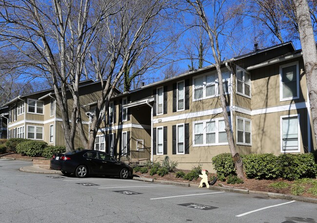 Summit Apartments in Atlanta, GA - Foto de edificio - Building Photo